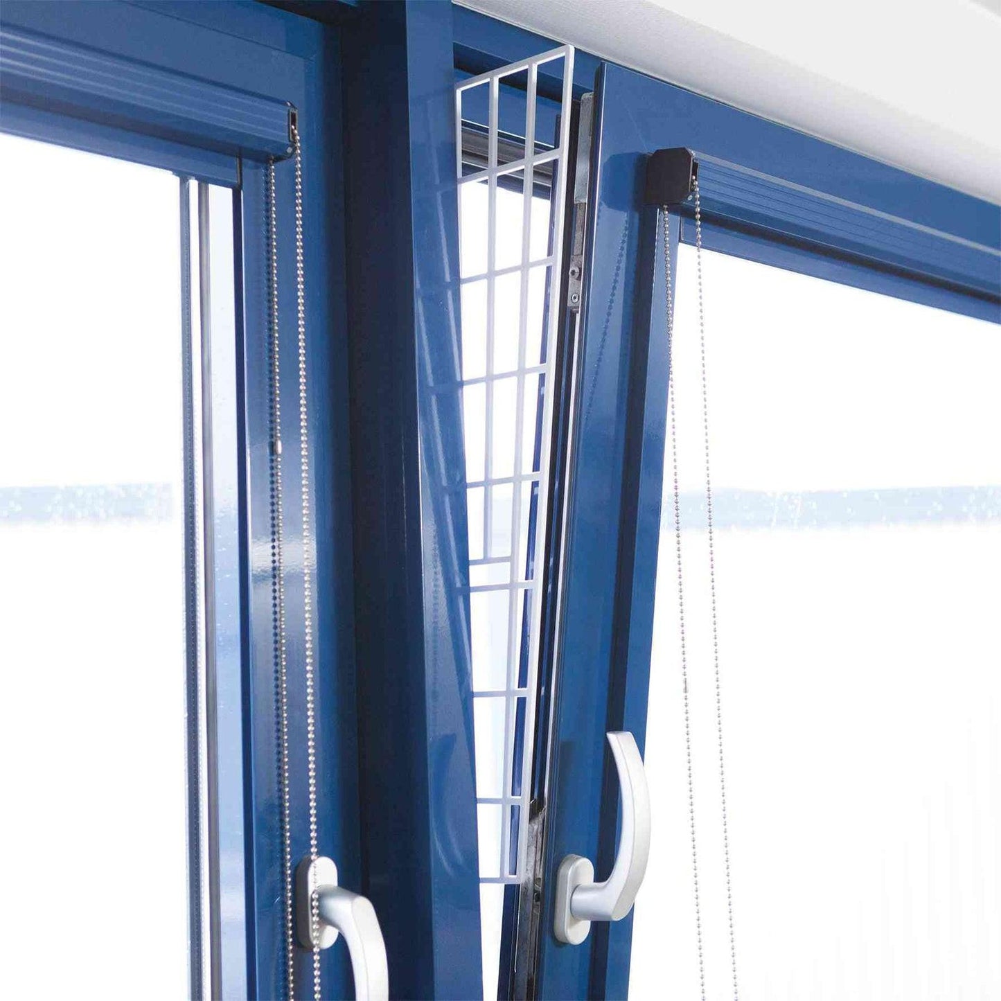 Trixie Protective grille for windows, side panel, 62 x 16/7 cm, white.