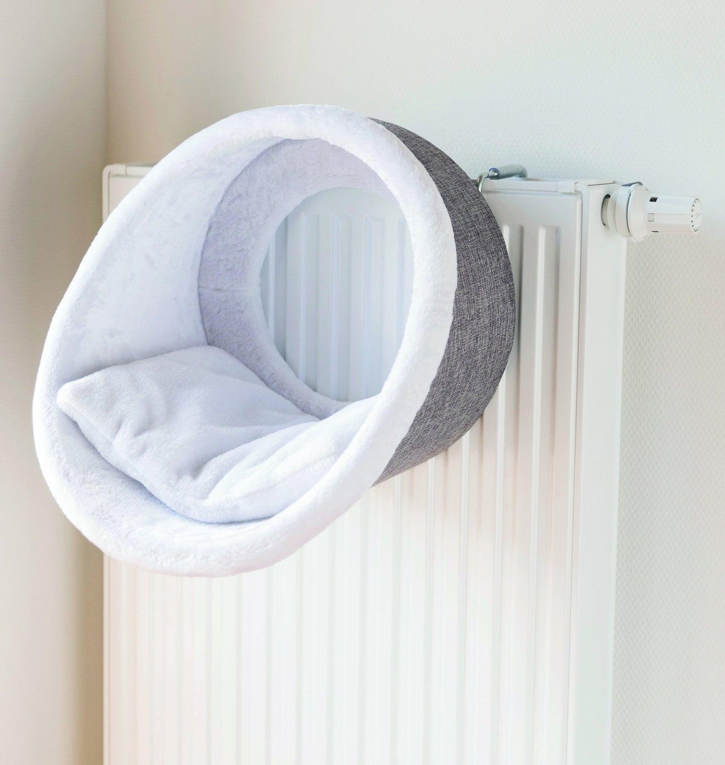 Trixie Radiator Cuddly Cave, diam. 38 x 34 cm, white/grey.