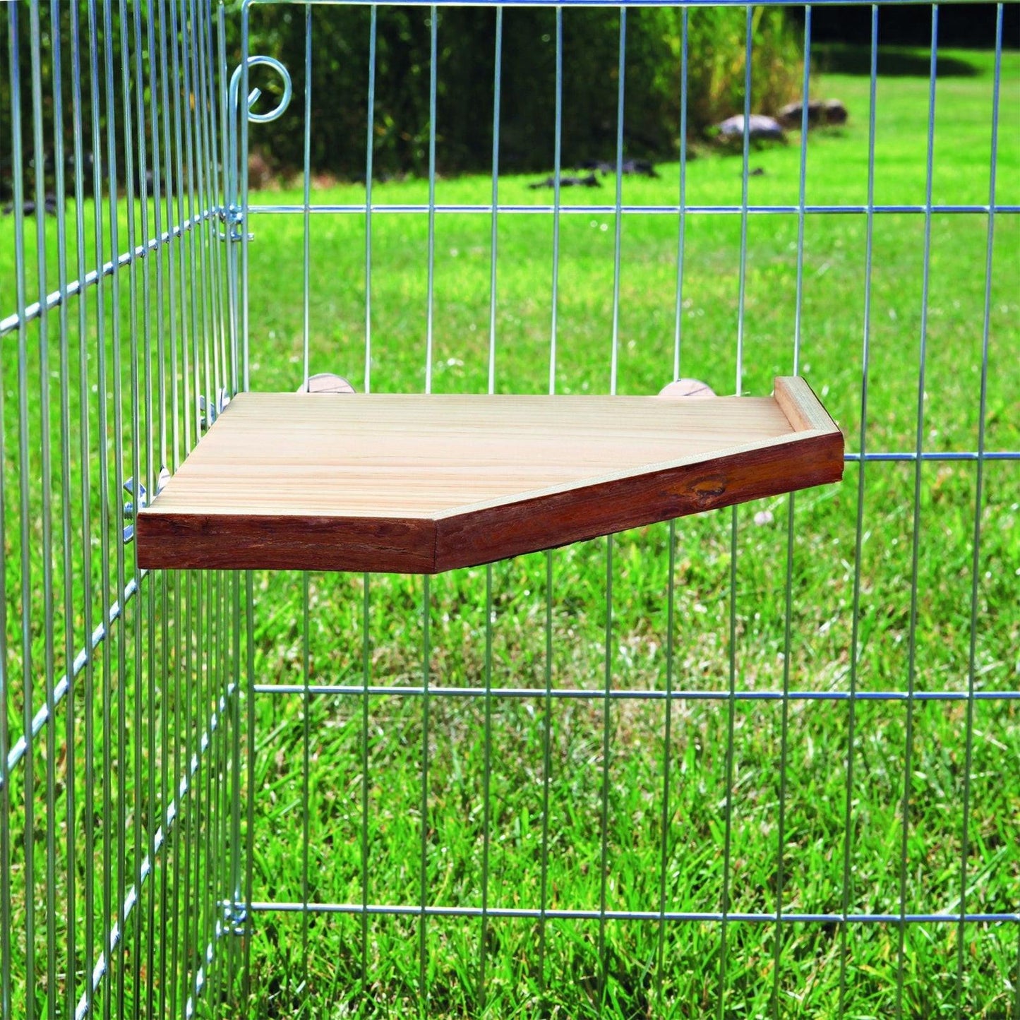 Trixie Natural Living shelter and platform, 33 x 33 cm.