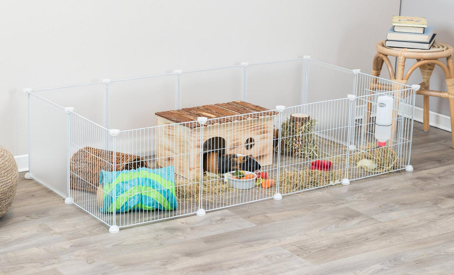 Trixie Indoor enclosure metal/plastic, 140 X 35 X 70 cm, white.