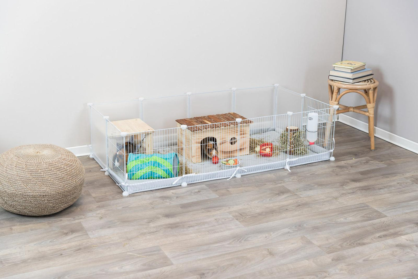 Trixie Base for indoor enclosure #62460, 140 X 70 cm, grey/white.